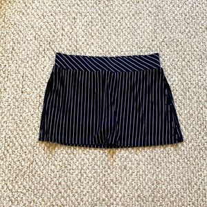 Body Wrappers Ballet Skirt Size M. Black Stripe Skort